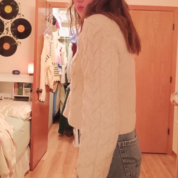 Comfy Cable Knit Sweater in Oatmeal - Picture 4 of 5